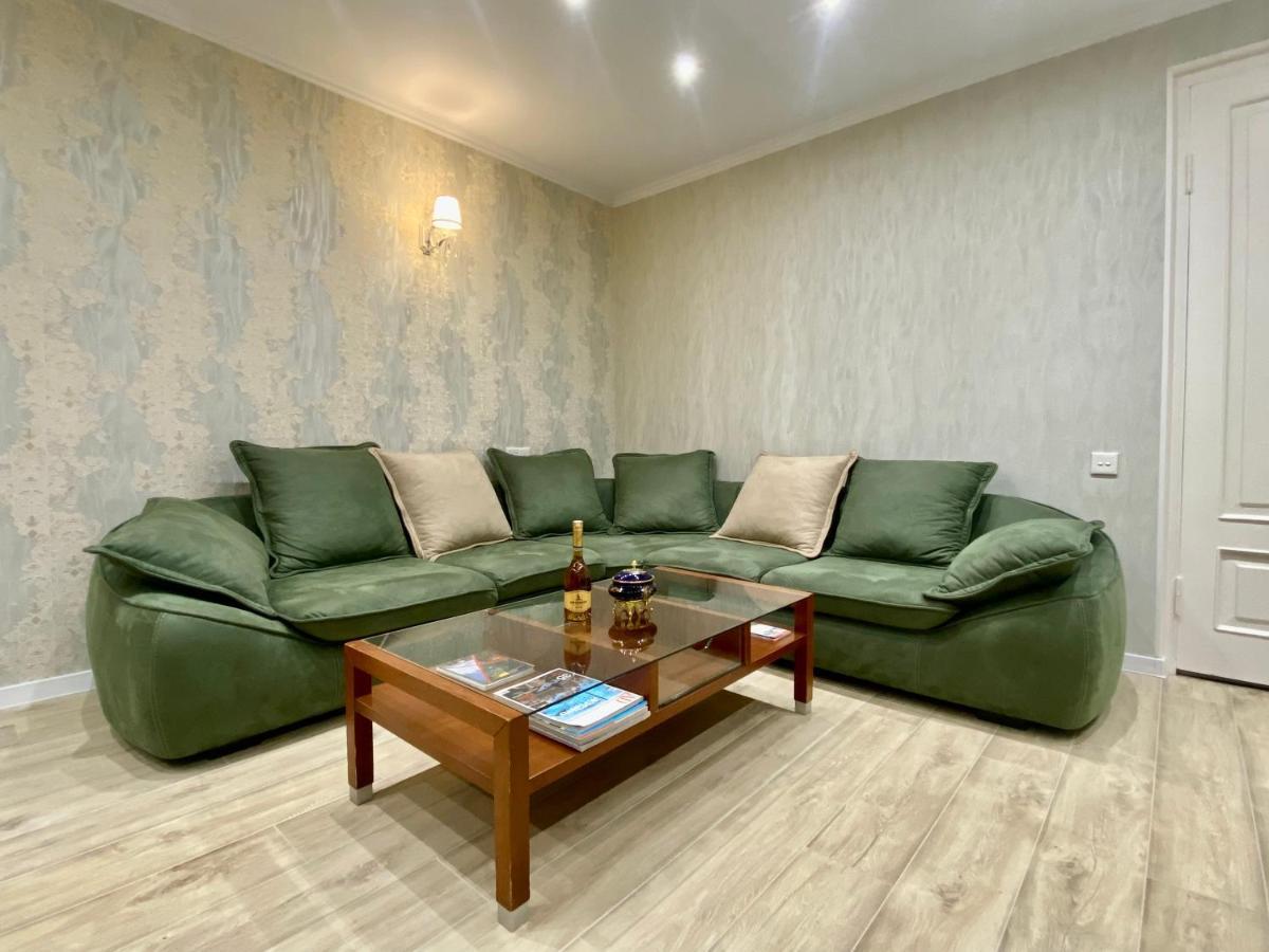 Spacious Dinamo Apartment Tbilisi Bagian luar foto
